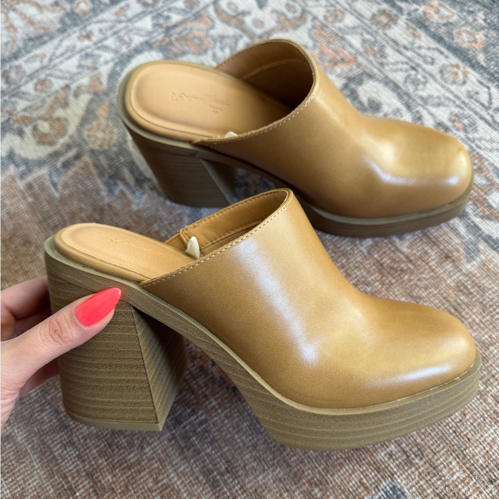 Universal Thread Women's Tess Platform Mule Heels